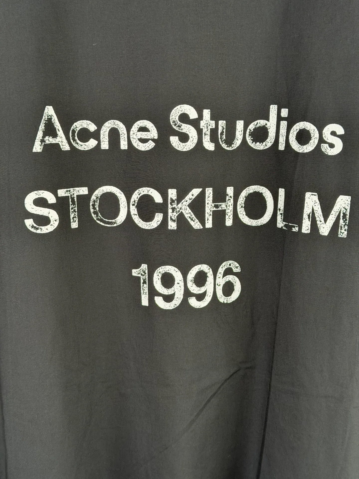 Acne Studios 25FW printed logo distressed double-headed zipper jacket Authentic 6500 purchased and developed, 40-count cotton plain woven fabric 140g, nylon blended honeycomb mesh, ink printing, high temperature pre-shrunk, artificial horsetail, customized 1:1 zipper, customized 1:1 trademark, fitted version Size: 40 42 44 46